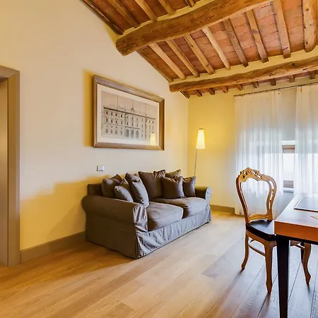 Lantgård Castello La Leccia *